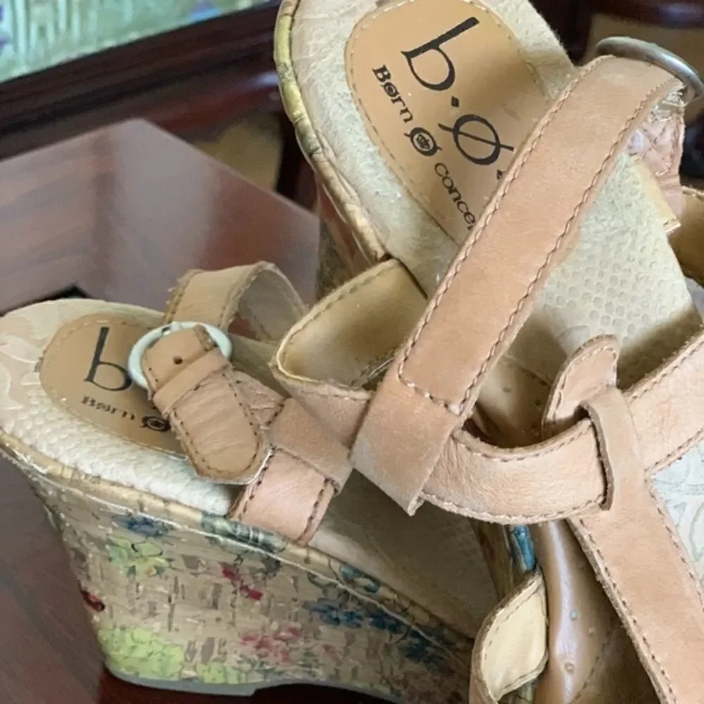 Born BOC BEIGE LEATHER SANDALS SIZE US 9​​​​